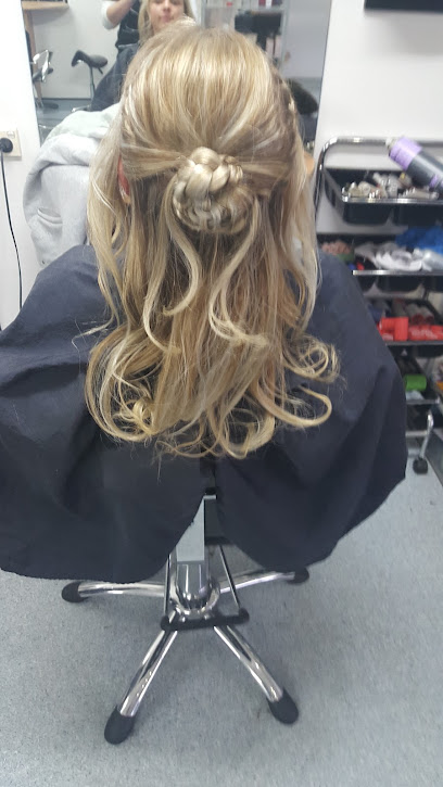 Jularky’s Hair Studio - Unisex Hair Studio | Hair Colour | Mens Haircut in Parklands Kids hair cuts in Parklands.
