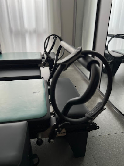 NUNA Reformer Pilates