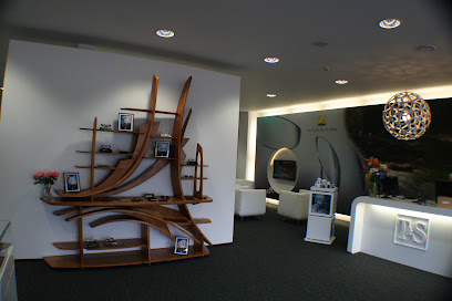 T & S Opticians