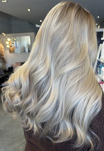 Rose Nesbit - Blonde & Balayage Specialist