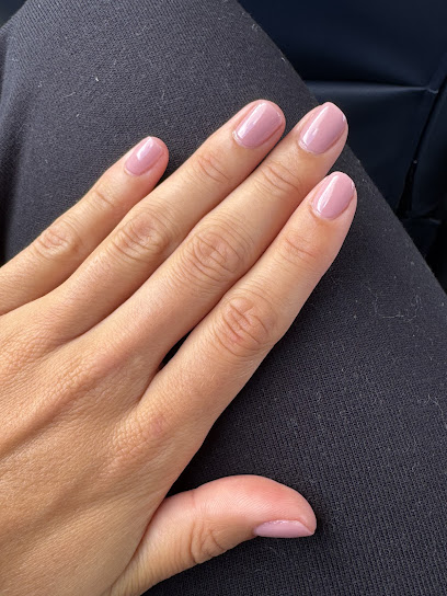 Aura Nail Studio