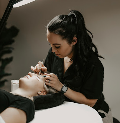 Olga Fleming • Lash Artistry